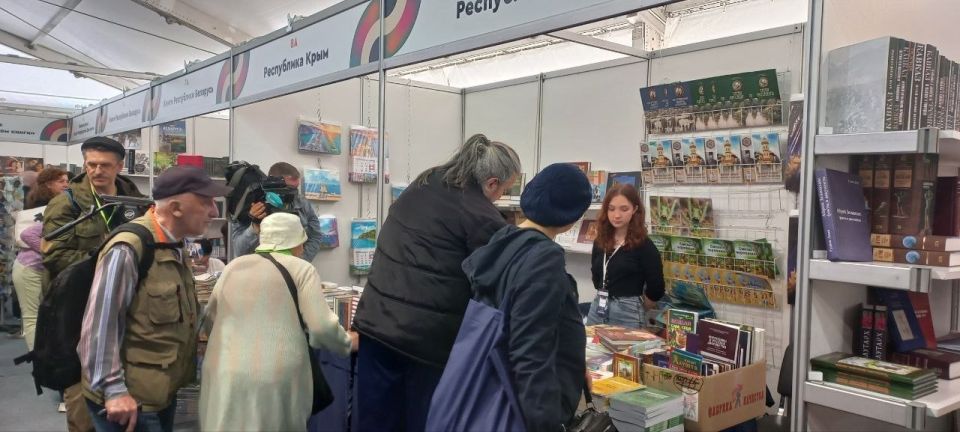 Крым представил свою литературу на XXI Международном книжном салоне в Санкт-Петербурге Крым представил свою литературу на XXI Международном книжном салоне в Санкт-Петербурге
