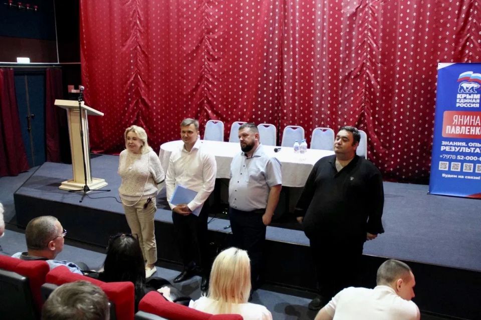 Константин Шимановский: После открытия памятника в Симеизе с главой администрации Ялты Ялты Яниной Петровной Павленко и её первым заместителем Сергеем Сергеевичем Олефиренко совершили рабочий выезд в Гурзуф Константин Шимановский: После открытия памятника в Симеизе с главой администрации Ялты Ялты Яниной Петровной Павленко и её первым заместителем Сергеем Сергеевичем Олефиренко совершили рабочий выезд в Гурзуф
