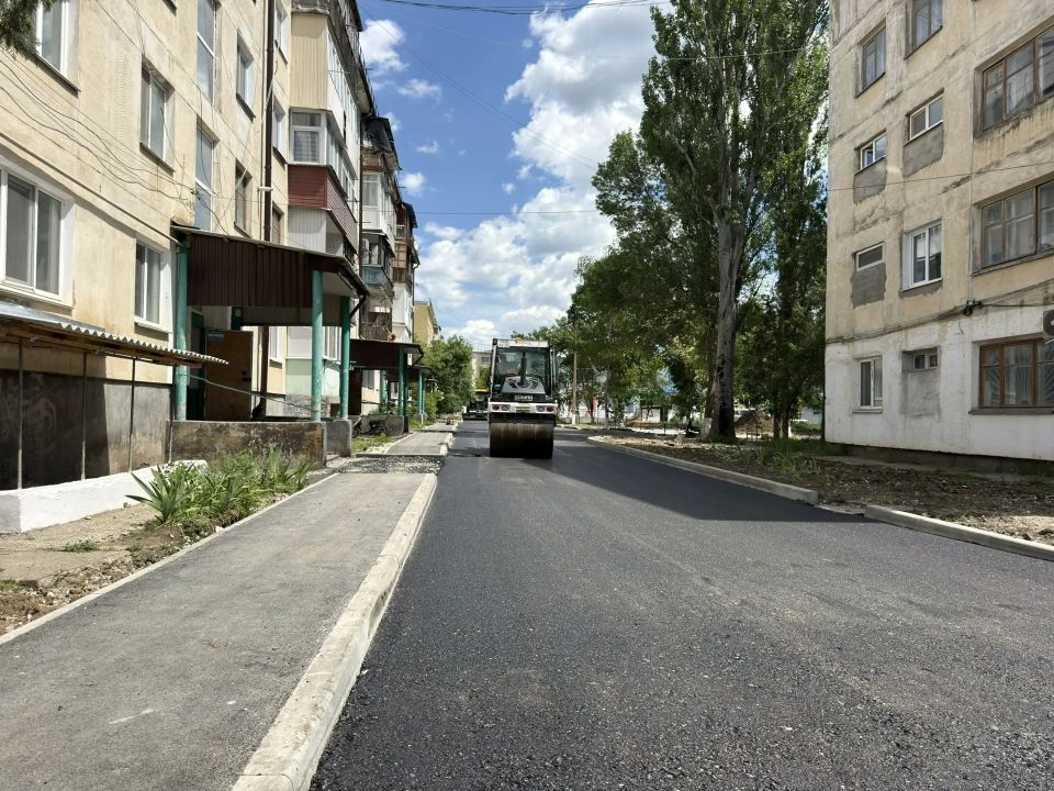 Антон Кравец: Провел мониторинг хода работ на придомовой территории по адресу: пгт