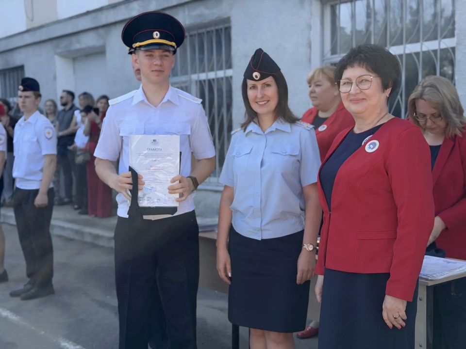 Заместитель начальника УМВД России по г.Севастополю полковник полиции Жанна Данилина приняла участие в торжественной линейке в школе №6 Заместитель начальника УМВД России по г.Севастополю полковник полиции Жанна Данилина приняла участие в торжественной линейке в школе №6