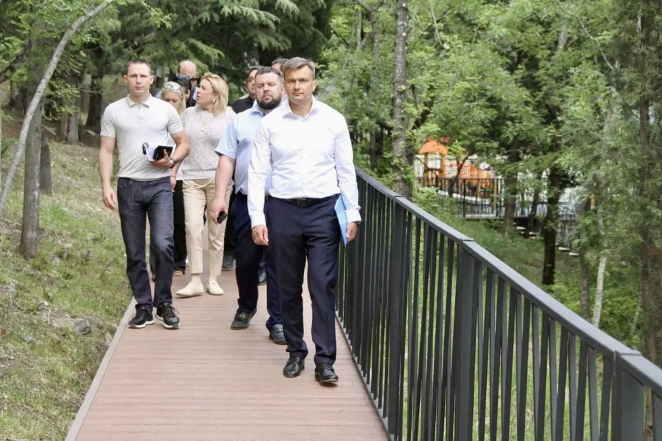 Константин Шимановский: После открытия памятника в Симеизе с главой администрации Ялты Ялты Яниной Петровной Павленко и её первым заместителем Сергеем Сергеевичем Олефиренко совершили рабочий выезд в Гурзуф Константин Шимановский: После открытия памятника в Симеизе с главой администрации Ялты Ялты Яниной Петровной Павленко и её первым заместителем Сергеем Сергеевичем Олефиренко совершили рабочий выезд в Гурзуф