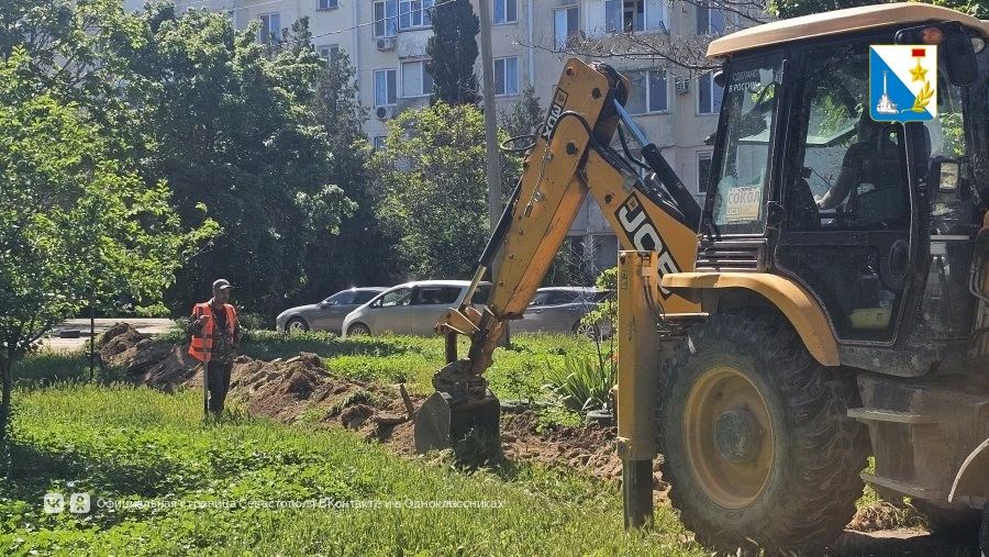 Во дворе дома № 19 на улице Бориса Михайлова ремонтируют дорогу и пешеходные зоны Во дворе дома № 19 на улице Бориса Михайлова ремонтируют дорогу и пешеходные зоны