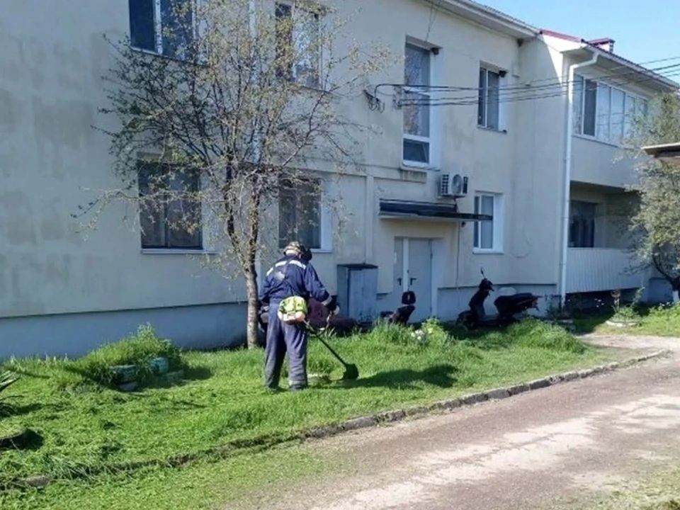 В Симферопольском районе продолжаются комплексные работы по покосу травы и благоустройству В Симферопольском районе продолжаются комплексные работы по покосу травы и благоустройству