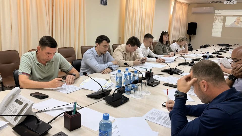 Эдуард Щёголев обсудил с подрядчиками сроки и проблемные вопросы очистных сооружений Эдуард Щёголев обсудил с подрядчиками сроки и проблемные вопросы очистных сооружений