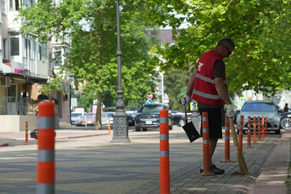 В Керчи ведется работа по устранению последствий сильных ливней, прошедших в городе на выходных В Керчи ведется работа по устранению последствий сильных ливней, прошедших в городе на выходных