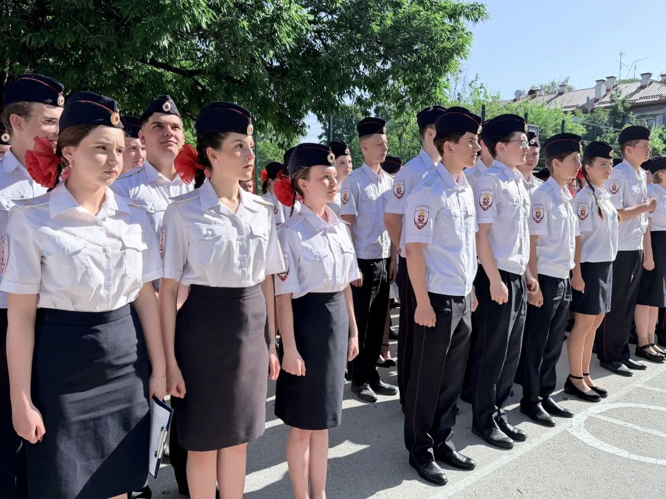 Заместитель начальника УМВД России по г.Севастополю полковник полиции Жанна Данилина приняла участие в торжественной линейке в школе №6 Заместитель начальника УМВД России по г.Севастополю полковник полиции Жанна Данилина приняла участие в торжественной линейке в школе №6