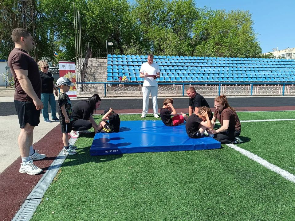 В Красноперекопске прошел Фестиваль Всероссийского физкультурно-спортивного комплекса «Готов к труду и обороне» (ГТО) среди семейных команд В Красноперекопске прошел Фестиваль Всероссийского физкультурно-спортивного комплекса «Готов к труду и обороне» (ГТО) среди семейных команд
