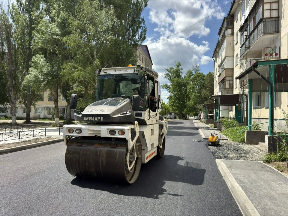 Антон Кравец: Провел мониторинг хода работ на придомовой территории по адресу: пгт Антон Кравец: Провел мониторинг хода работ на придомовой территории по адресу: пгт