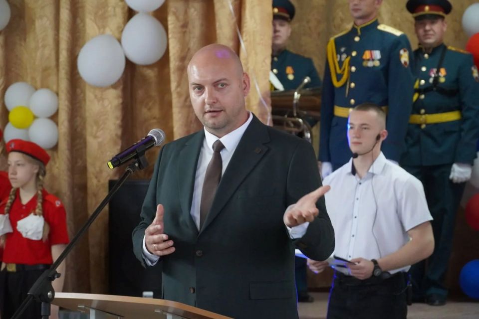 В школах города прозвучали последние звонки В школах города прозвучали последние звонки