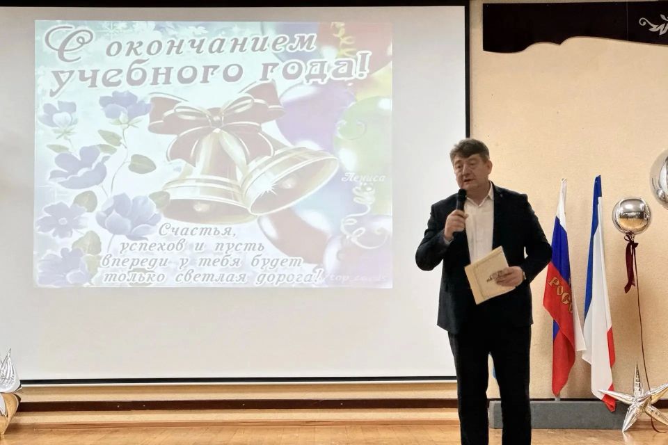 В крымских школах прозвенел последний звонок В крымских школах прозвенел последний звонок