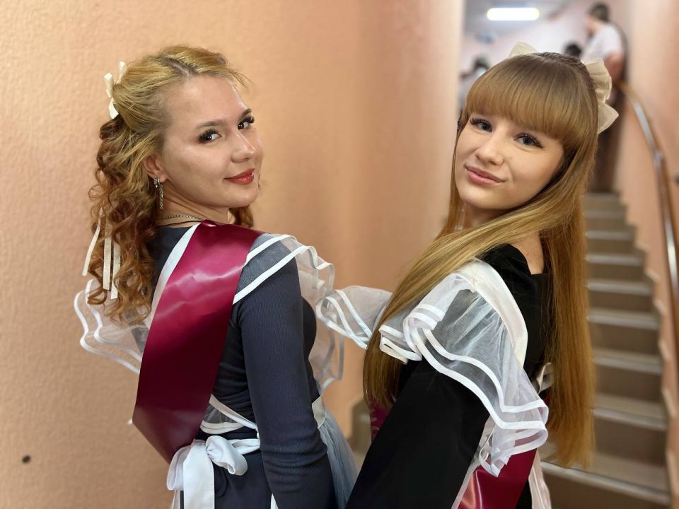 Василий Телиженко: Дорогие выпускники, уважаемые педагоги и родители! Василий Телиженко: Дорогие выпускники, уважаемые педагоги и родители!