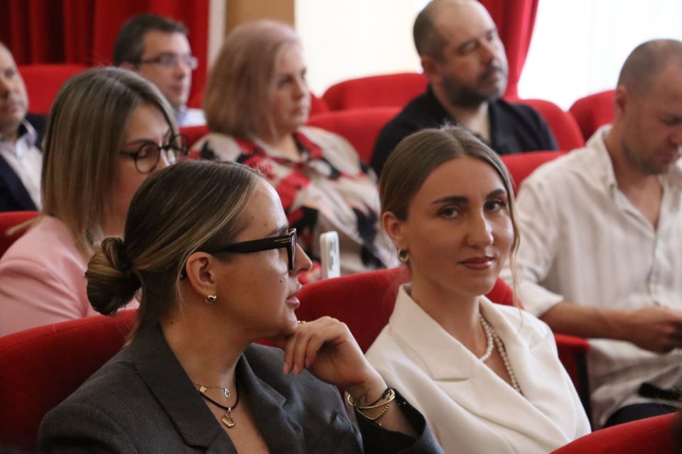 Иван Кошель: В День российского предпринимательства вместе с главой муниципального образования Денисом Колесником и советником председателя Госсовета Крыма Владимиром Батуренко поздравили керченских бизнесменов, городскими... Иван Кошель: В День российского предпринимательства вместе с главой муниципального образования Денисом Колесником и советником председателя Госсовета Крыма Владимиром Батуренко поздравили керченских бизнесменов, городскими...
