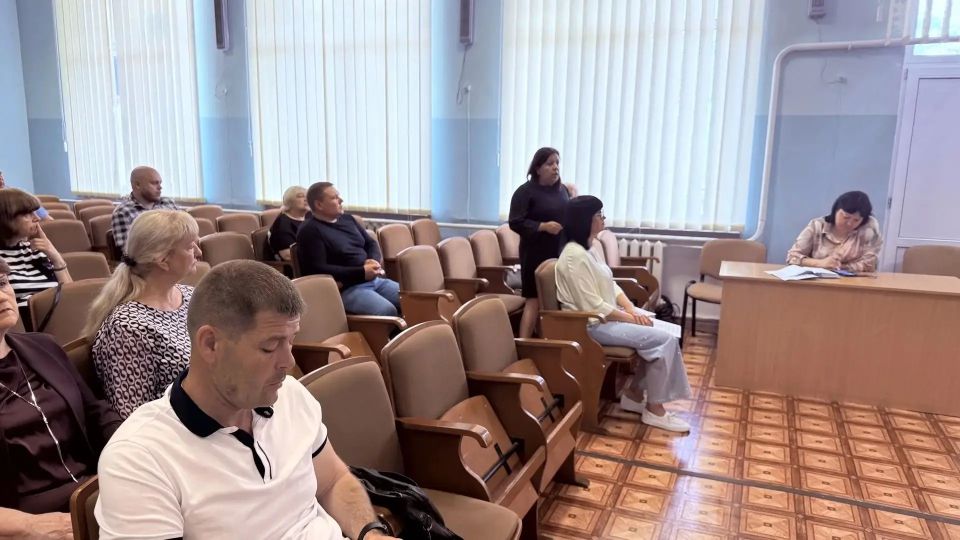 Первый заместитель главы администрации Советского района Валентина Орехова провела аппаратное совещание по социально значимым вопросам района с руководителями структурных подразделений администрации, районного совета... Первый заместитель главы администрации Советского района Валентина Орехова провела аппаратное совещание по социально значимым вопросам района с руководителями структурных подразделений администрации, районного совета...
