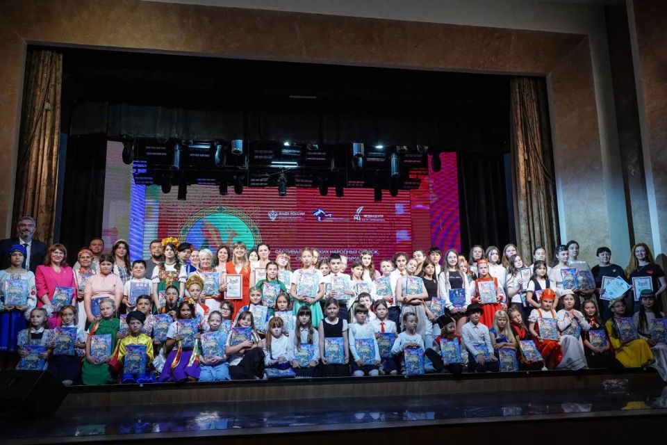 В Симферополе прошел фестиваль русских народных сказок, сказок народов Крыма «У Лукоморья...»