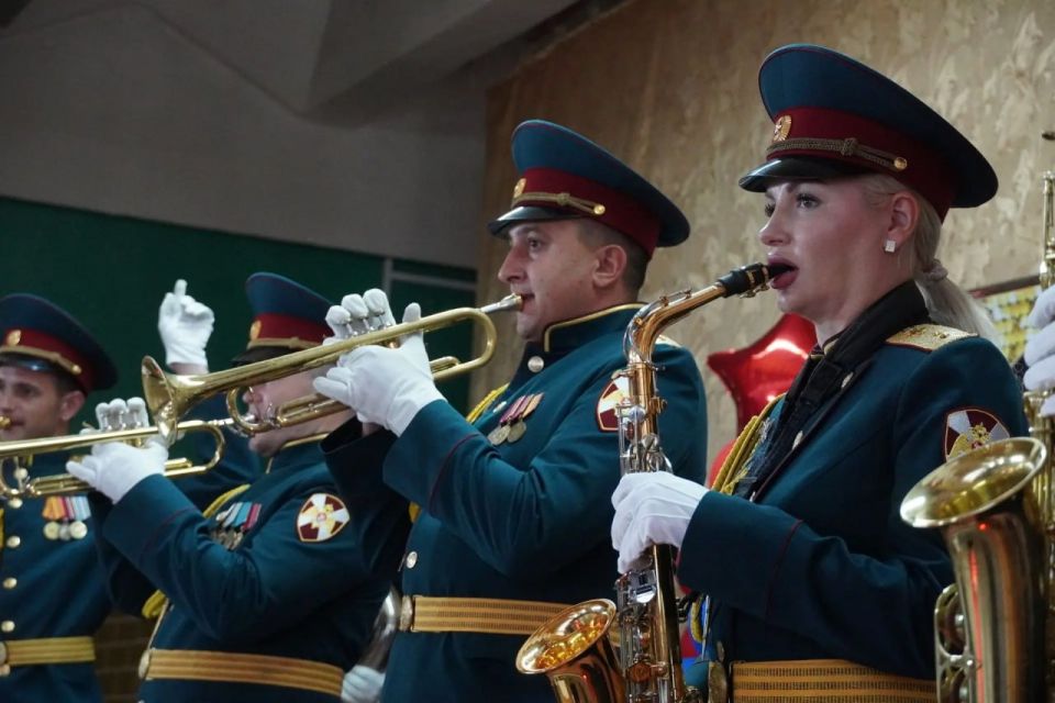 В школах города прозвучали последние звонки В школах города прозвучали последние звонки