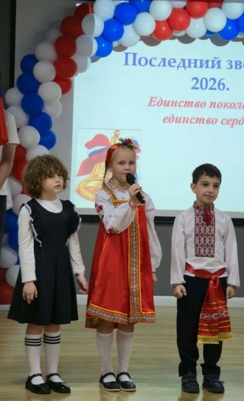 В школах Ялты прозвенели последние звонки! В школах Ялты прозвенели последние звонки!