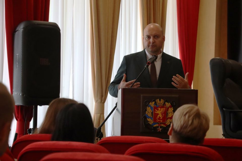 Иван Кошель: В День российского предпринимательства вместе с главой муниципального образования Денисом Колесником и советником председателя Госсовета Крыма Владимиром Батуренко поздравили керченских бизнесменов, городскими... Иван Кошель: В День российского предпринимательства вместе с главой муниципального образования Денисом Колесником и советником председателя Госсовета Крыма Владимиром Батуренко поздравили керченских бизнесменов, городскими...