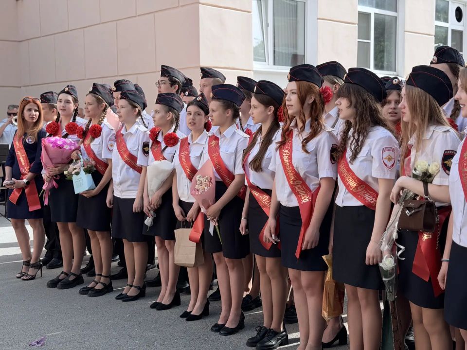 В Севастополе для кадет органов внутренних дел прозвенел последний школьный звонок В Севастополе для кадет органов внутренних дел прозвенел последний школьный звонок