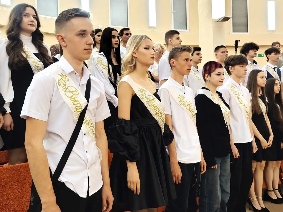 Дорогие выпускники, уважаемые учителя и заботливые родители! Дорогие выпускники, уважаемые учителя и заботливые родители!
