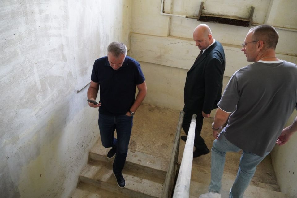 Иван Кошель: Вместе с министром ЖКХ Республики Крым Алексеем Кудиновым и директором Керченского филиала ГУП РК «Вода Крыма» Алексеем Котом проинспектировали общежитие, расположенное по адресу: Индустриальное шоссе, 8, корпус... Иван Кошель: Вместе с министром ЖКХ Республики Крым Алексеем Кудиновым и директором Керченского филиала ГУП РК «Вода Крыма» Алексеем Котом проинспектировали общежитие, расположенное по адресу: Индустриальное шоссе, 8, корпус...