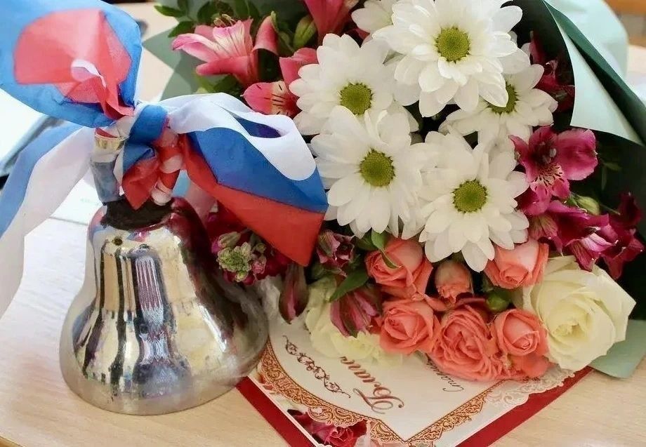 Галина Огнёва: Дорогие выпускники, уважаемые учителя и родители!