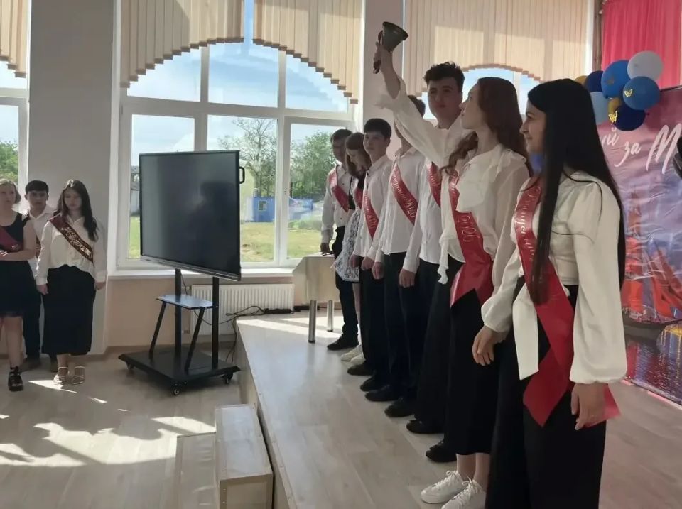 В школах Джанкойского района прозвенели последние звонки В школах Джанкойского района прозвенели последние звонки