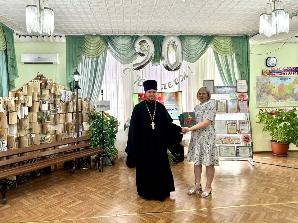 В Раздольненской центральной районной библиотеке им. А.И. Домбровского прошёл литературный фестиваль «Книжный маяк Раздольного», посвящённый Общероссийскому дню библиотек и 90-летию учреждения В Раздольненской центральной районной библиотеке им. А.И. Домбровского прошёл литературный фестиваль «Книжный маяк Раздольного», посвящённый Общероссийскому дню библиотек и 90-летию учреждения