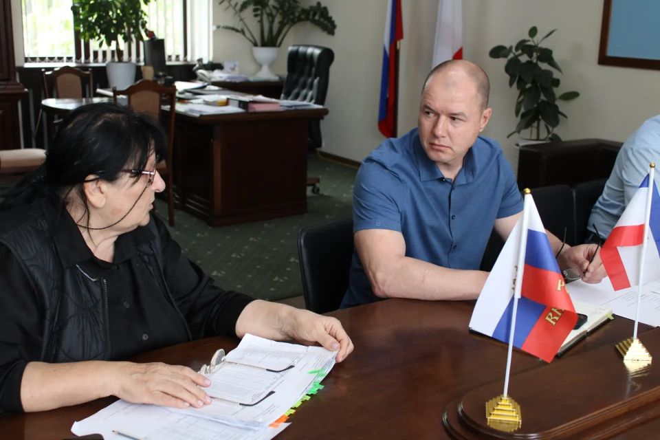 Игорь Крутьков: Провел рабочее совещание с участием генерального директора АО «Крымэкоресурсы» Антона Гумена, посвящённое вопросам организации и вывоза мусора с территорий СНТ, расположенных в Ленинском районе Игорь Крутьков: Провел рабочее совещание с участием генерального директора АО «Крымэкоресурсы» Антона Гумена, посвящённое вопросам организации и вывоза мусора с территорий СНТ, расположенных в Ленинском районе