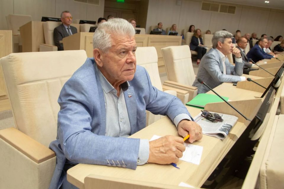 Владимир Константинов: На заседании Государственного Совета РК внесли изменения в республиканский закон «О государственных наградах Республики Крым» Владимир Константинов: На заседании Государственного Совета РК внесли изменения в республиканский закон «О государственных наградах Республики Крым»