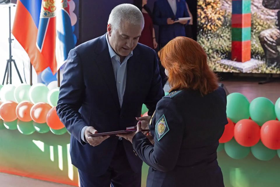Аксенов наградил крымских пограничников в преддверии профессионального праздника