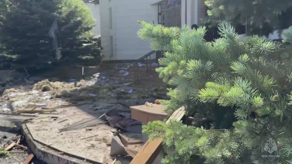 Пожар на крыше здания по улице Дзигунского ликвидировали севастопольские пожарные