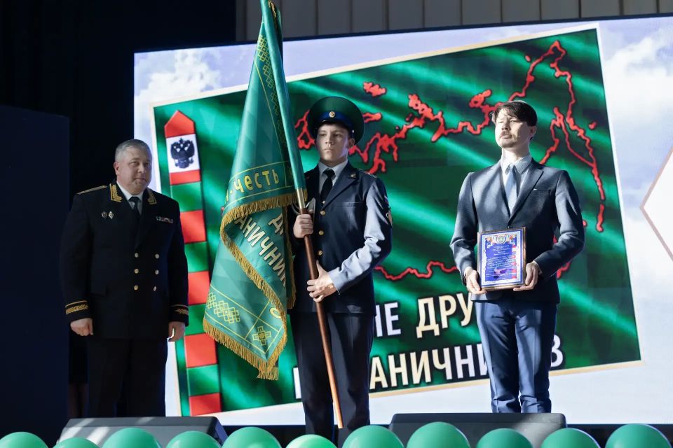 Аксенов наградил крымских пограничников в преддверии профессионального праздника Аксенов наградил крымских пограничников в преддверии профессионального праздника