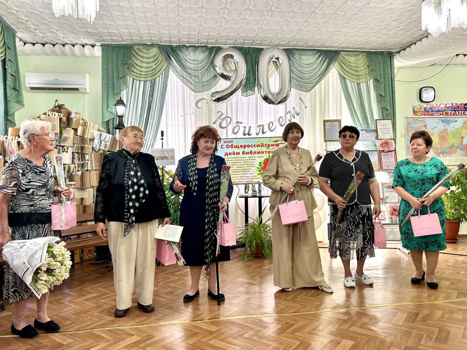 В Раздольненской центральной районной библиотеке им. А.И. Домбровского прошёл литературный фестиваль «Книжный маяк Раздольного», посвящённый Общероссийскому дню библиотек и 90-летию учреждения В Раздольненской центральной районной библиотеке им. А.И. Домбровского прошёл литературный фестиваль «Книжный маяк Раздольного», посвящённый Общероссийскому дню библиотек и 90-летию учреждения