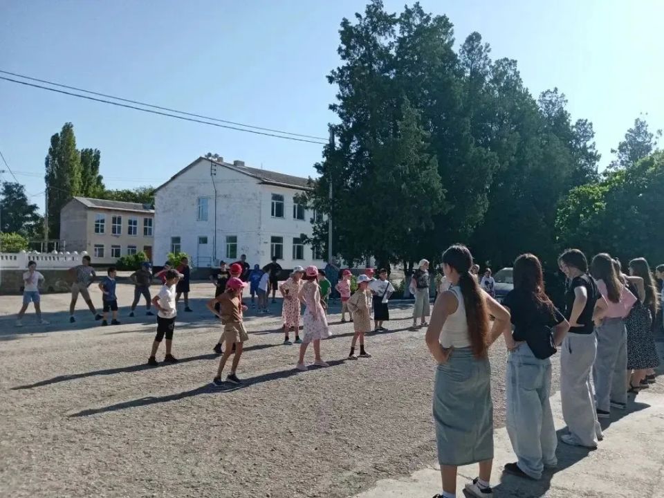 Антон Кравец: В Нижнегорском районе стартовала работа пришкольных лагерей! Антон Кравец: В Нижнегорском районе стартовала работа пришкольных лагерей!