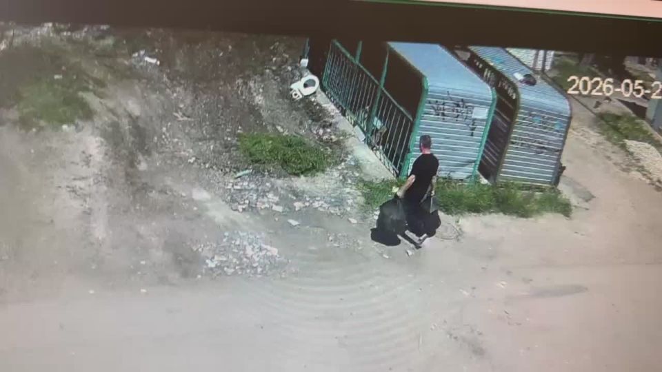 Антон Кравец: ВНИМАНИЕ!. Разыскивается мужчина (на фото), совершивший административное правонарушение! Если вы узнали данного человека, располагаете информацией о его местонахождении или контактных данных, убедительная...