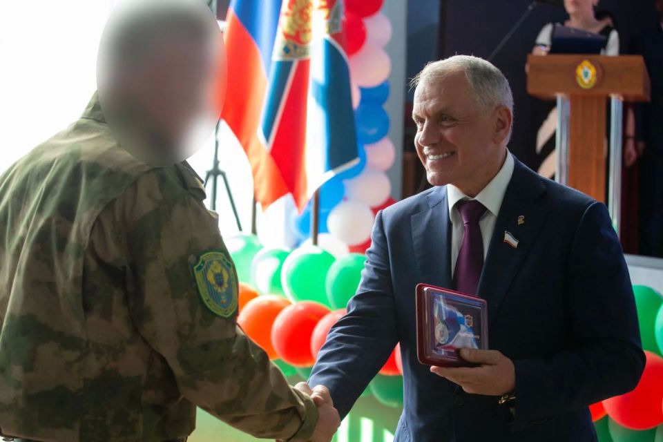 Владимир Константинов: Поздравил личный состав и ветеранов Пограничного управления ФСБ России по Республике Крым с наступающим Днем пограничника Владимир Константинов: Поздравил личный состав и ветеранов Пограничного управления ФСБ России по Республике Крым с наступающим Днем пограничника