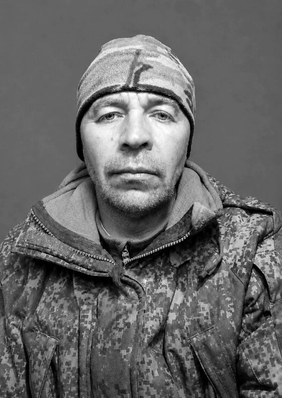 Сегодня в городе Бахчисарай, на Аллее славы состоялась церемония прощания с участником специальной военной операции Доля Станиславом Васильевичем