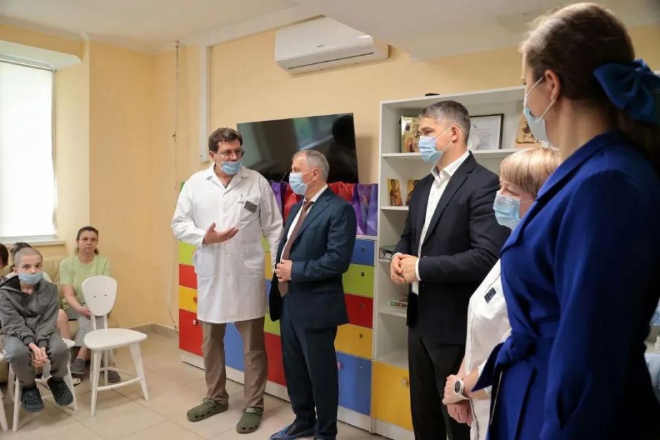 Юным пациентам РДКБ вручили 400 подарков в преддверии Дня защиты детей Юным пациентам РДКБ вручили 400 подарков в преддверии Дня защиты детей