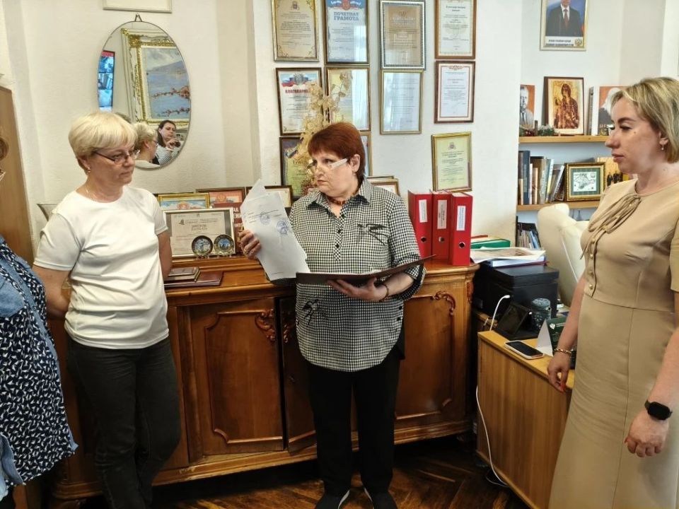В Ялте продолжается сотрудничество архивистов с историко-литературным музеем В Ялте продолжается сотрудничество архивистов с историко-литературным музеем