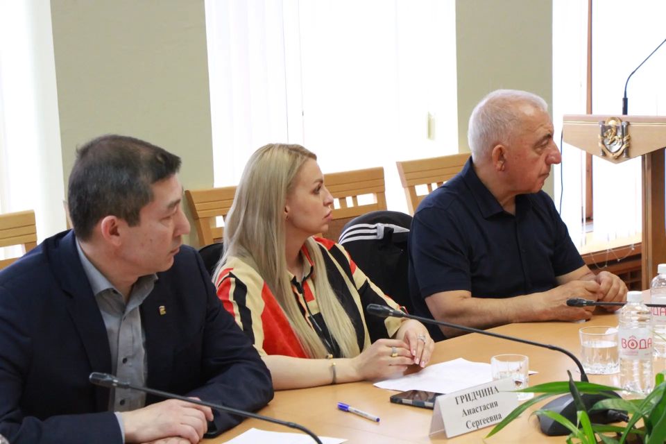 На заседании Комитета ГС РК по межнациональным отношениям под председательством Эдипа Гафарова депутаты обсудили меры по сохранению этнокультурной идентичности караимов и крымчаков На заседании Комитета ГС РК по межнациональным отношениям под председательством Эдипа Гафарова депутаты обсудили меры по сохранению этнокультурной идентичности караимов и крымчаков