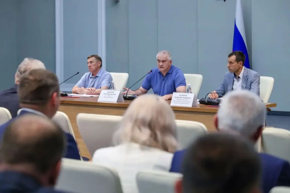 Иван Кошель: С главой муниципального образования Денисом Колесником приняли участие в совещании по проблемным вопросам муниципальных образований Республики Крым под руководством Главы Крыма Сергея Валерьевича Аксенова Иван Кошель: С главой муниципального образования Денисом Колесником приняли участие в совещании по проблемным вопросам муниципальных образований Республики Крым под руководством Главы Крыма Сергея Валерьевича Аксенова