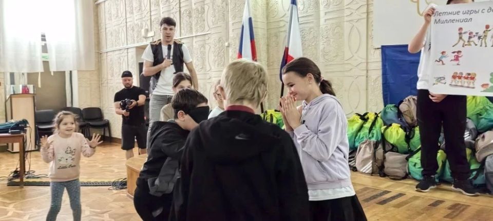 Сегодня в малом зале районного Дворца Культуры Сакского района царили хорошее настроение и заряд положительных эмоций! Сегодня в малом зале районного Дворца Культуры Сакского района царили хорошее настроение и заряд положительных эмоций!