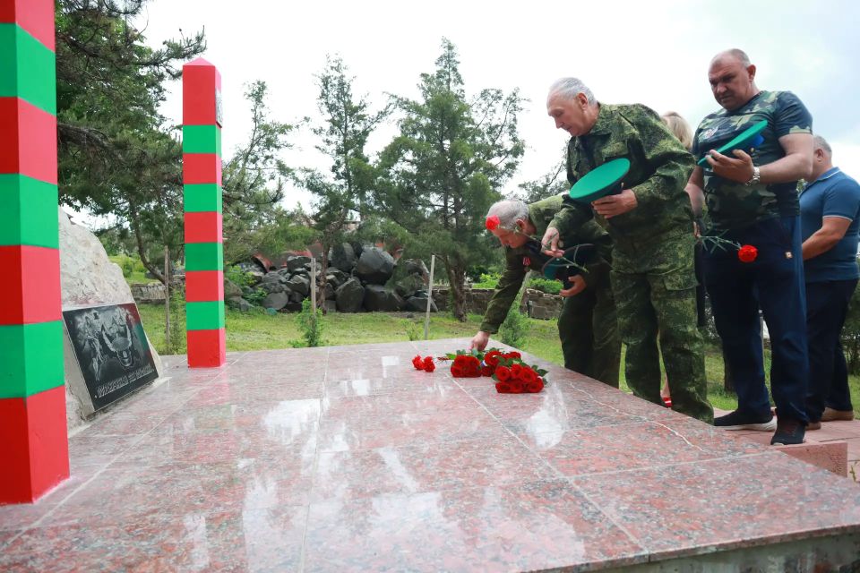 Сегодня в России отмечается 108-я годовщина со дня образования пограничных войск Сегодня в России отмечается 108-я годовщина со дня образования пограничных войск