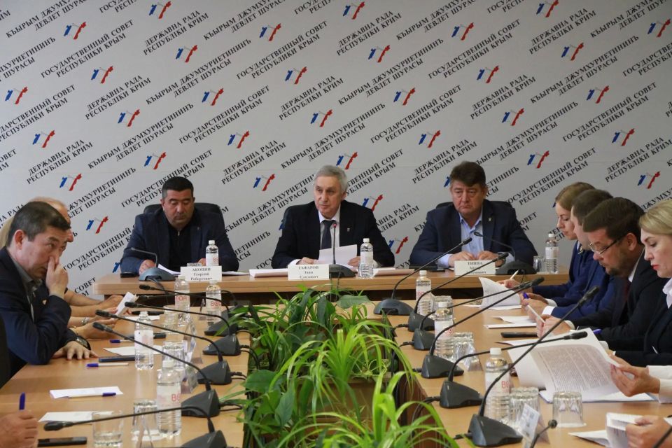На заседании Комитета ГС РК по межнациональным отношениям под председательством Эдипа Гафарова депутаты обсудили меры по сохранению этнокультурной идентичности караимов и крымчаков На заседании Комитета ГС РК по межнациональным отношениям под председательством Эдипа Гафарова депутаты обсудили меры по сохранению этнокультурной идентичности караимов и крымчаков