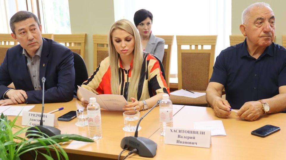 Анастасия Гридчина: Сегодня приняла участие в заседании Комитета Государственного Совета Республики Крым по межнациональным отношениям под председательством Эдипа Гафарова Анастасия Гридчина: Сегодня приняла участие в заседании Комитета Государственного Совета Республики Крым по межнациональным отношениям под председательством Эдипа Гафарова