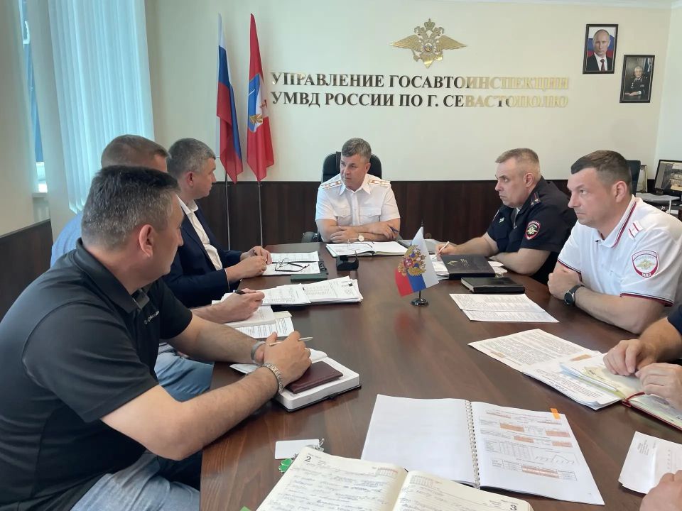 Начальник Управления Госавтоинспекции УМВД России по городу Севастополю полковник полиции Юрий Бондарчук провел совещание с руководством государственного пассажирского перевозчика Начальник Управления Госавтоинспекции УМВД России по городу Севастополю полковник полиции Юрий Бондарчук провел совещание с руководством государственного пассажирского перевозчика