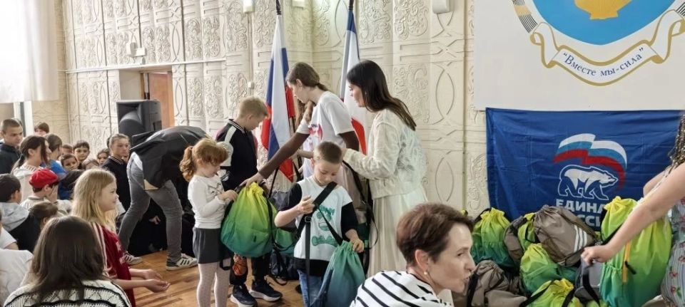 Сегодня в малом зале районного Дворца Культуры Сакского района царили хорошее настроение и заряд положительных эмоций! Сегодня в малом зале районного Дворца Культуры Сакского района царили хорошее настроение и заряд положительных эмоций!