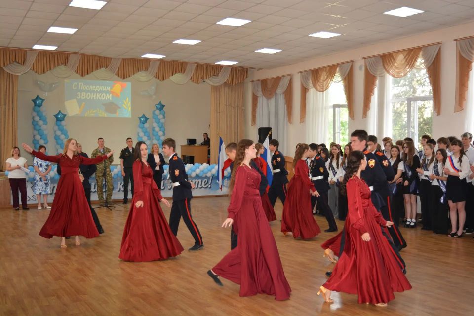 В Симферополе прошел последний звонок для выпускников класса Росгвардии В Симферополе прошел последний звонок для выпускников класса Росгвардии
