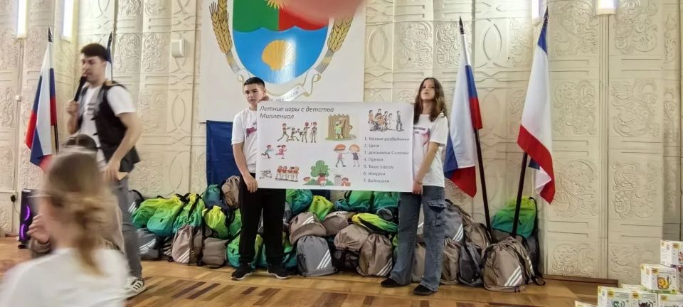 Сегодня в малом зале районного Дворца Культуры Сакского района царили хорошее настроение и заряд положительных эмоций! Сегодня в малом зале районного Дворца Культуры Сакского района царили хорошее настроение и заряд положительных эмоций!