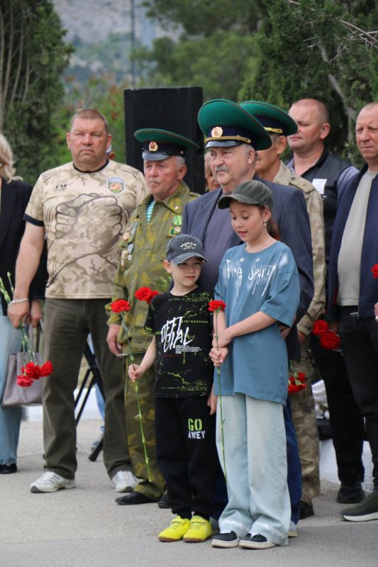 Кирилл Чебышев: Уважаемые ветераны и военнослужащие пограничных войск! Примите искренние поздравления с профессиональным праздником — Днём пограничника! Кирилл Чебышев: Уважаемые ветераны и военнослужащие пограничных войск! Примите искренние поздравления с профессиональным праздником — Днём пограничника!